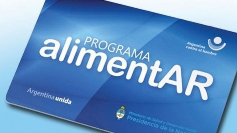 Aumentarán el monto de los planes sociales y analizan extender la suba a la Tarjeta Alimentar