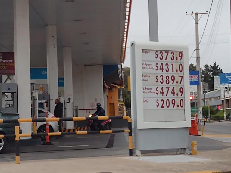 Aumentaron los precios del combustible, pero sigue la escasez en Córdoba