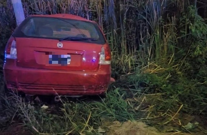 Auto en el que arrastraron a la niña de siete años que murió. (Gentileza 0221)