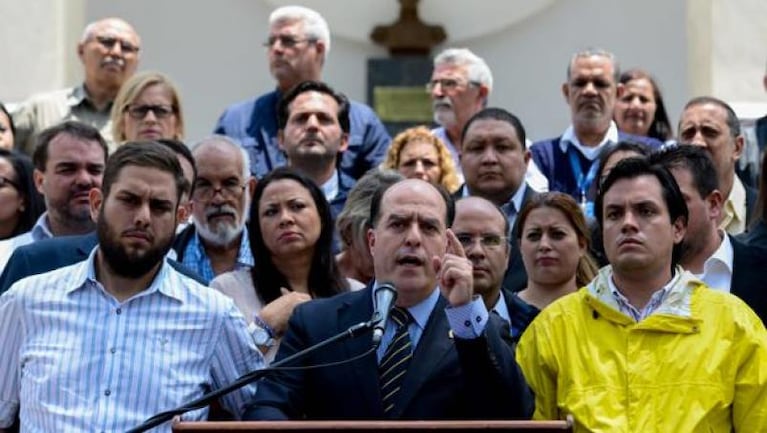 Auto-golpe en Venezuela: Maduro disolvió el Parlamento