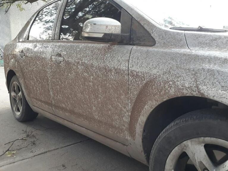 auto tierra tormenta