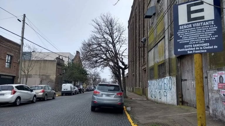 Automovilista deberá pagar una abultada multa por pegarle a un inspector de tránsito.