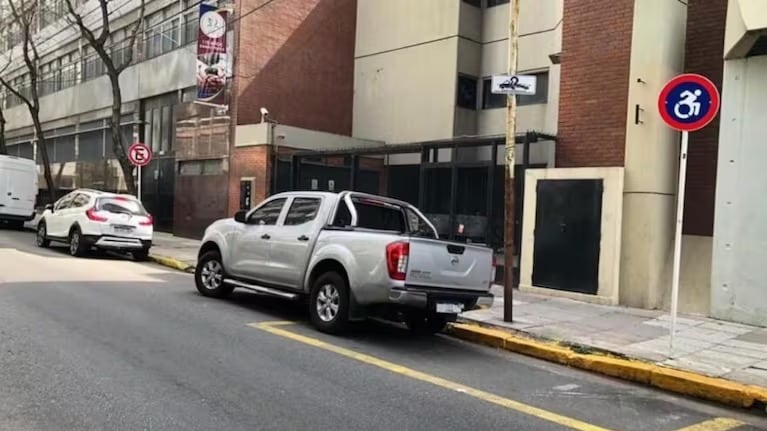 Autos mal estacionados