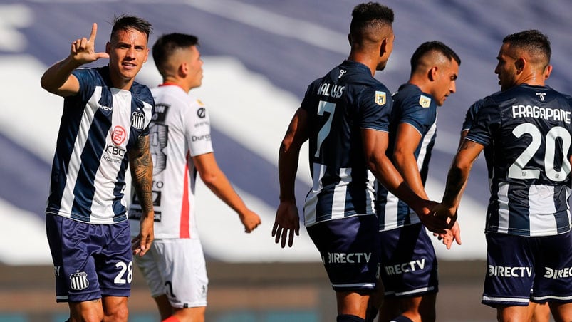 Auzqui y el festejo del único gol del partido: Talleres arrancó bien.