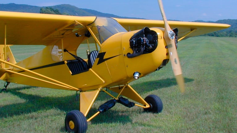 Avión Piper J 3. Imagen de archivo. 