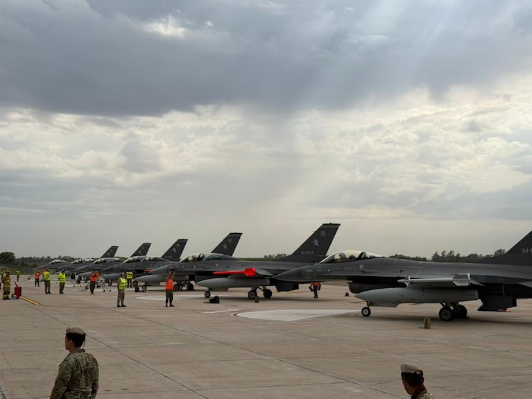 Aviones F 16  (FOTO: Mateo Lago)