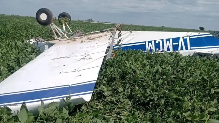 Avioneta que se estrelló en un campo del interior de Córdoba.