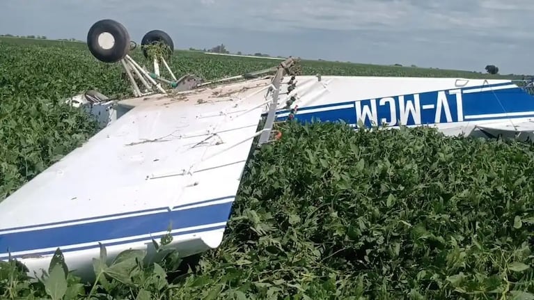 Avioneta que se estrelló en un campo del interior de Córdoba.