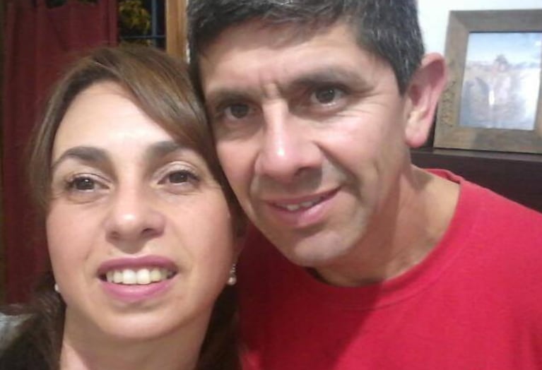 Azabal con su esposa Claudia, con la que tenía dos hijas.