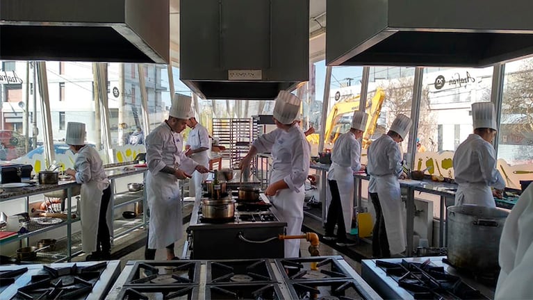 Azafrán luce con orgullo el “título” de primera Escuela de Gastronomía del interior del país.