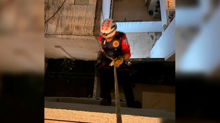 Bajaron un piso en rapel y detuvieron a un ladrón.