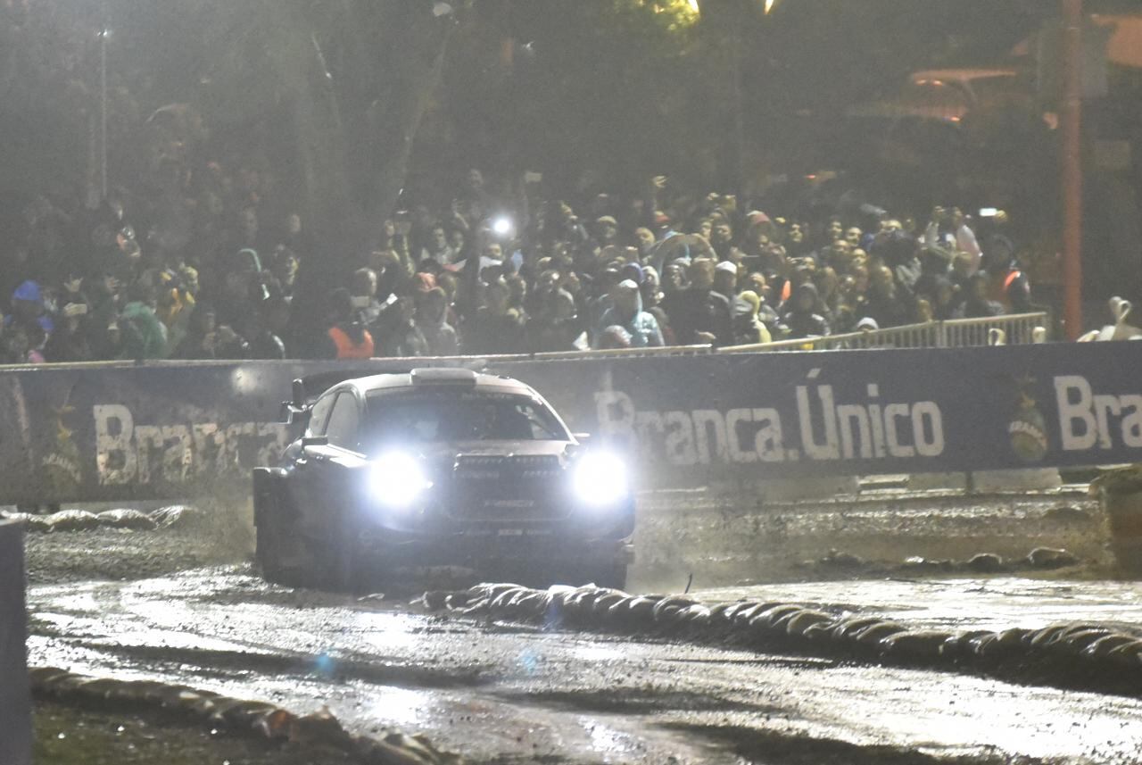 Bajo la lluvia, se corrió el primer tramo de esta competencia mundial en Carlos Paz. Foto: Lucio Casalla / ElDoce.tv