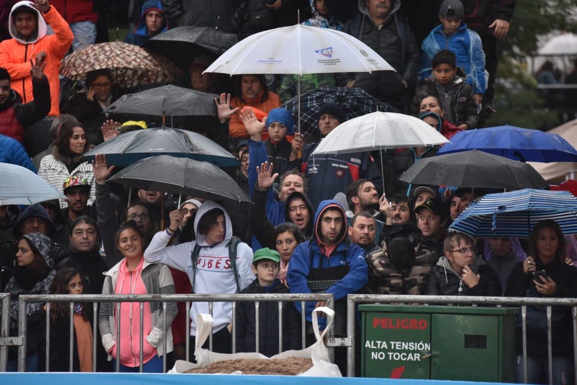 Bajo la lluvia, se corrió el primer tramo de esta competencia mundial en Carlos Paz. Foto: Lucio Casalla / ElDoce.tv