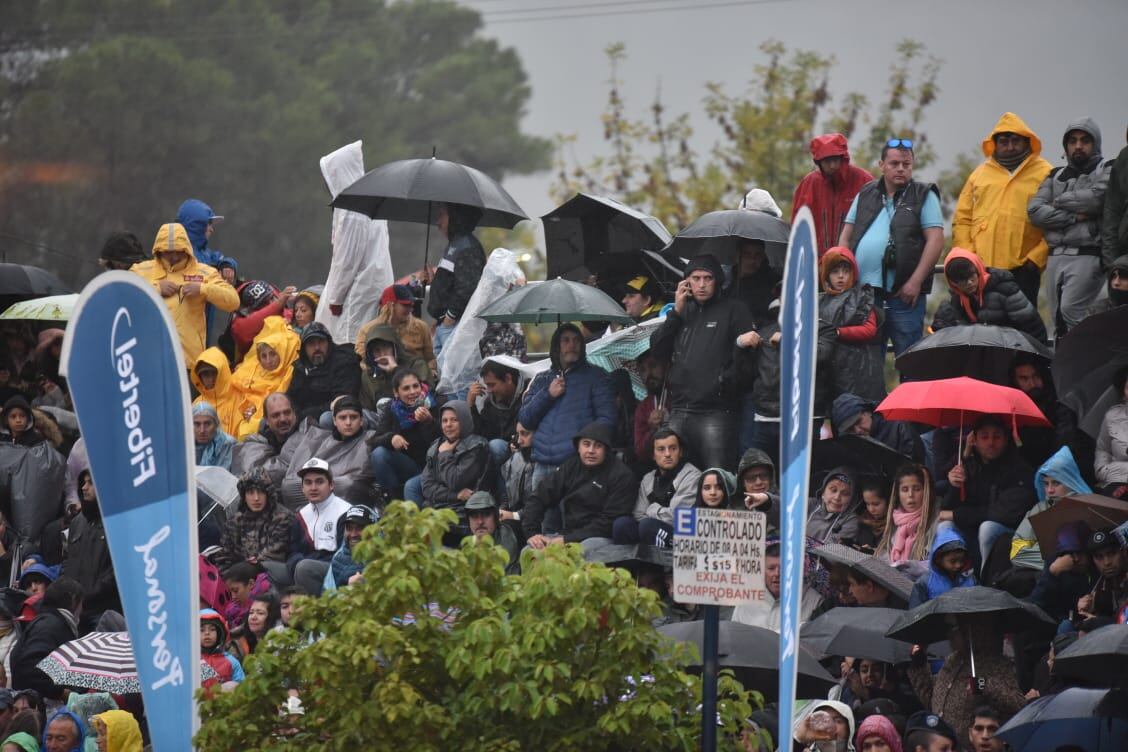 Bajo la lluvia, se corrió el primer tramo de esta competencia mundial en Carlos Paz. Foto: Lucio Casalla / ElDoce.tv