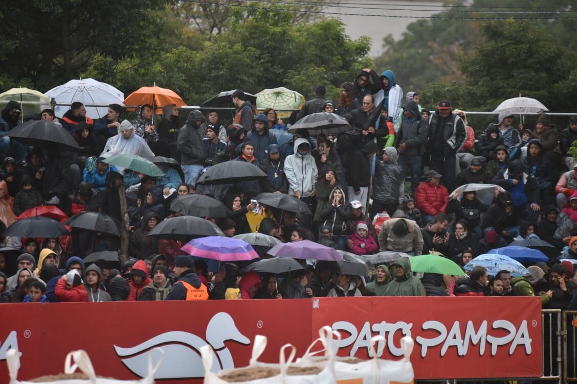 Bajo la lluvia, se corrió el primer tramo de esta competencia mundial en Carlos Paz. Foto: Lucio Casalla / ElDoce.tv