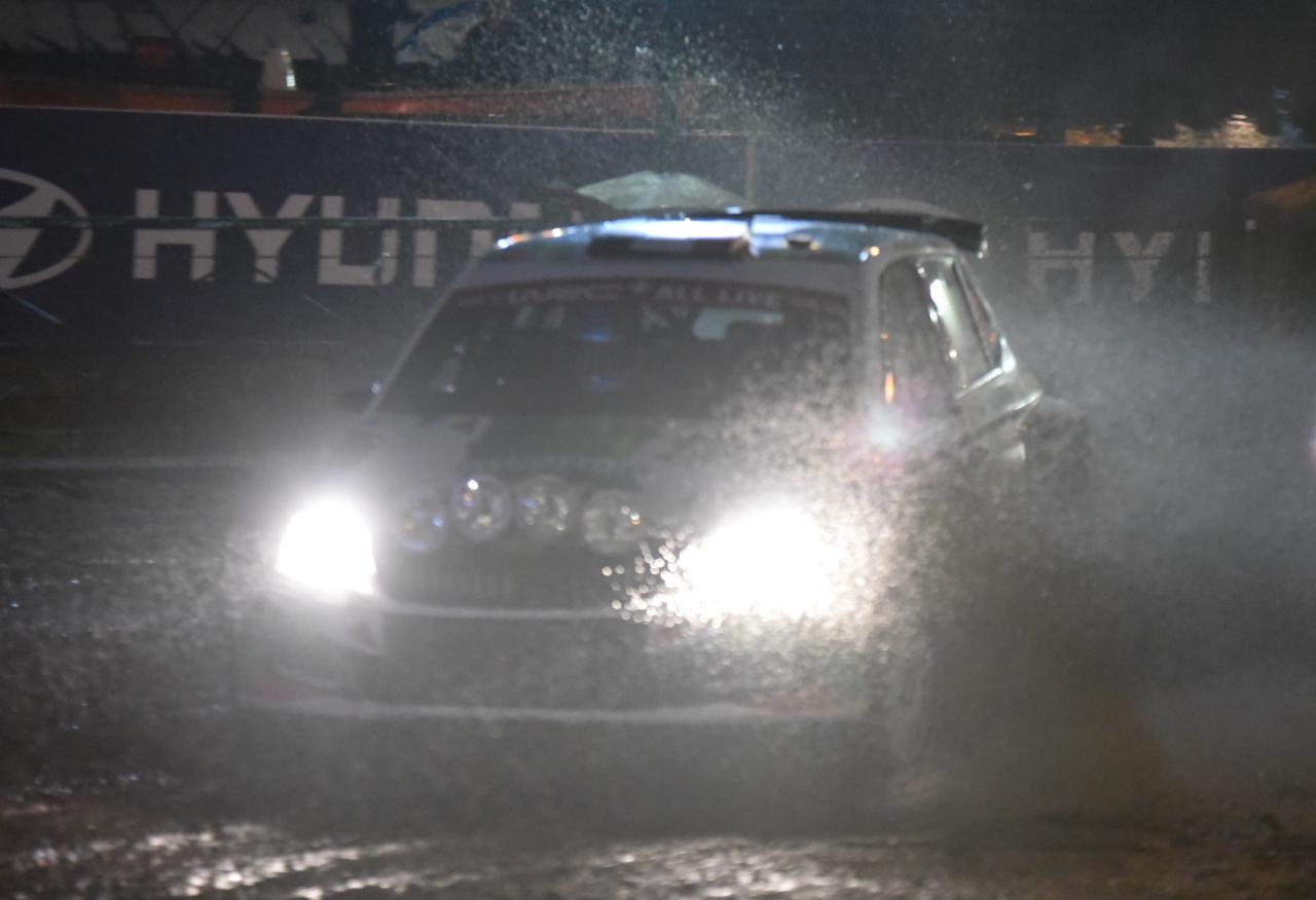 Bajo la lluvia, se corrió el primer tramo de esta competencia mundial en Carlos Paz. Foto: Lucio Casalla / ElDoce.tv