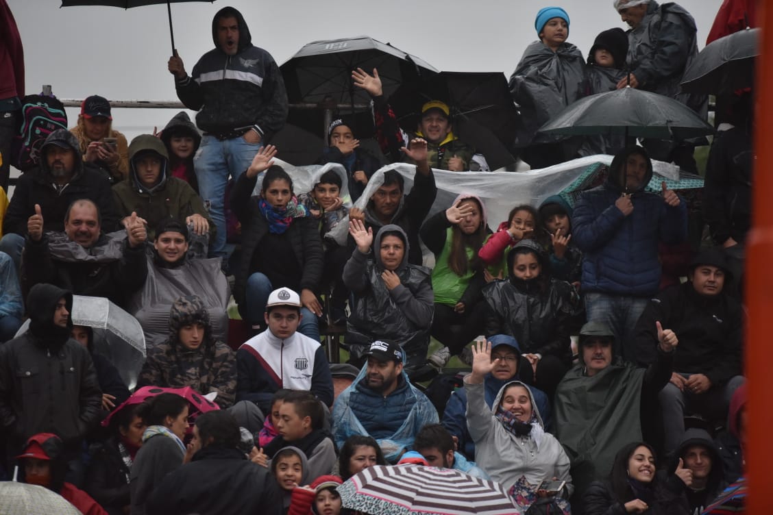 Bajo la lluvia, se corrió el primer tramo de esta competencia mundial en Carlos Paz. Foto: Lucio Casalla / ElDoce.tv