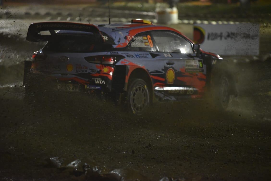 Bajo la lluvia, se corrió el primer tramo de esta competencia mundial en Carlos Paz. Foto: Lucio Casalla / ElDoce.tv