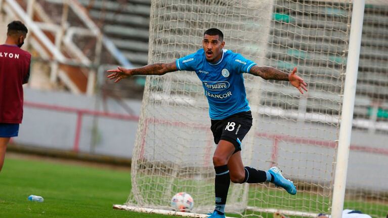 Balboa entró desde el banco y le dio el triunfo al Celeste. / Foto: Belgrano