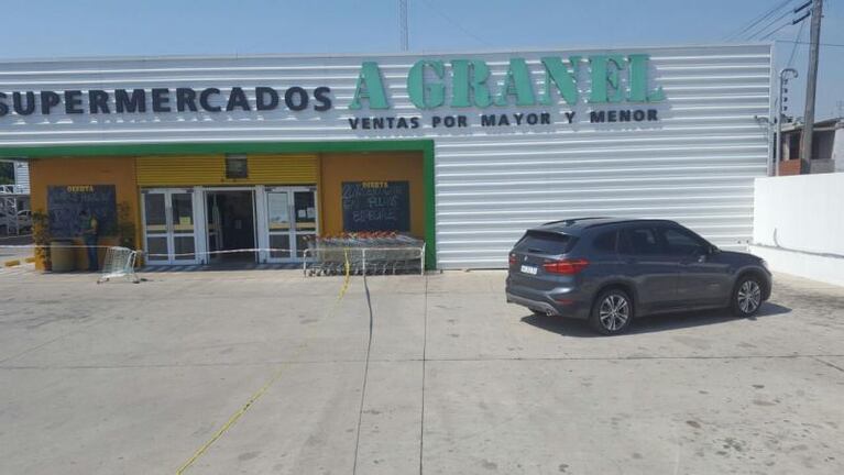 Balearon a un policía en un supermercado