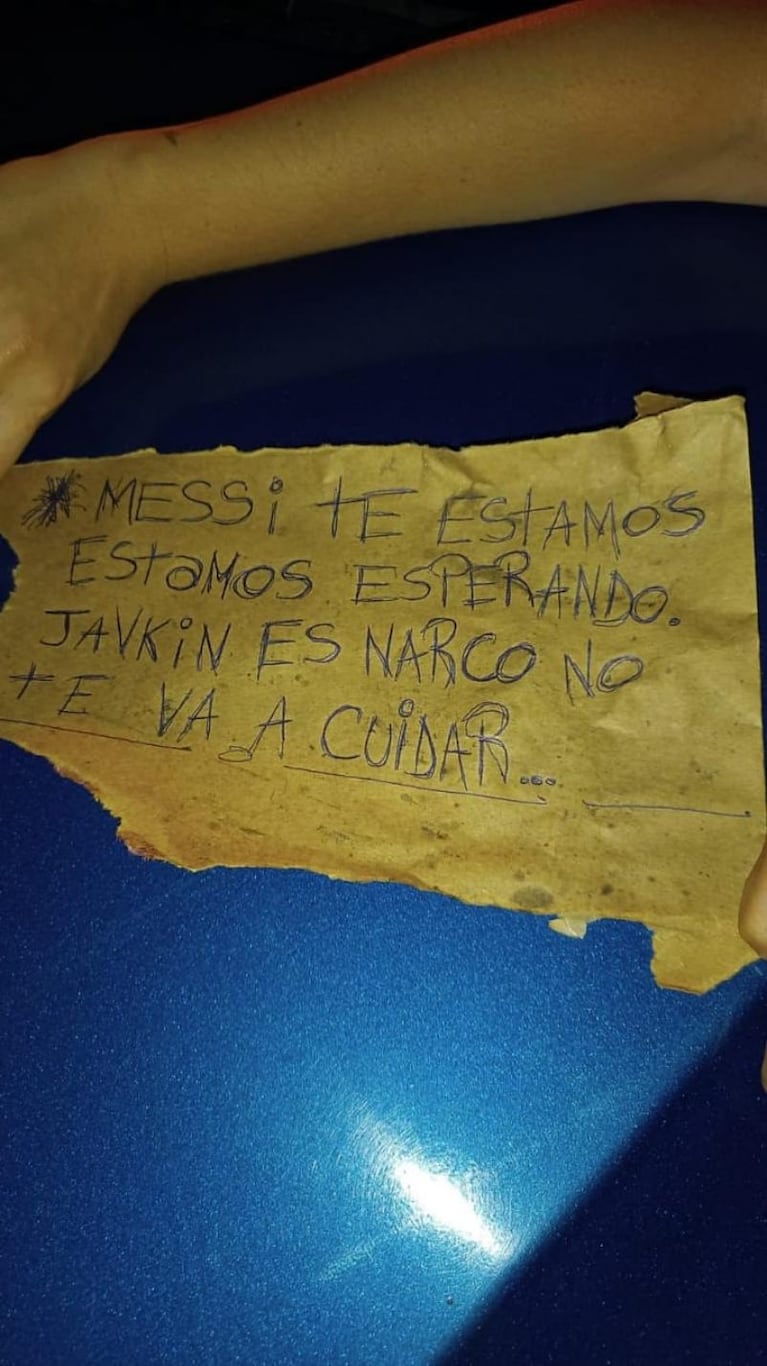 Balearon un supermercado de la familia de Antonela Roccuzzo y amenazaron a Messi