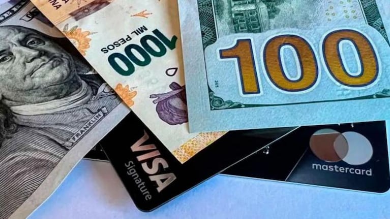 Bancos aumentaron el “dólar tarjeta” y clientes denunciaron trabas para pagar