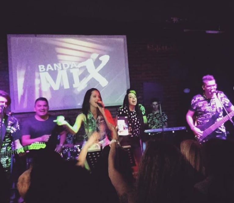 Banda Mix festejó con Magui y Naty Medina