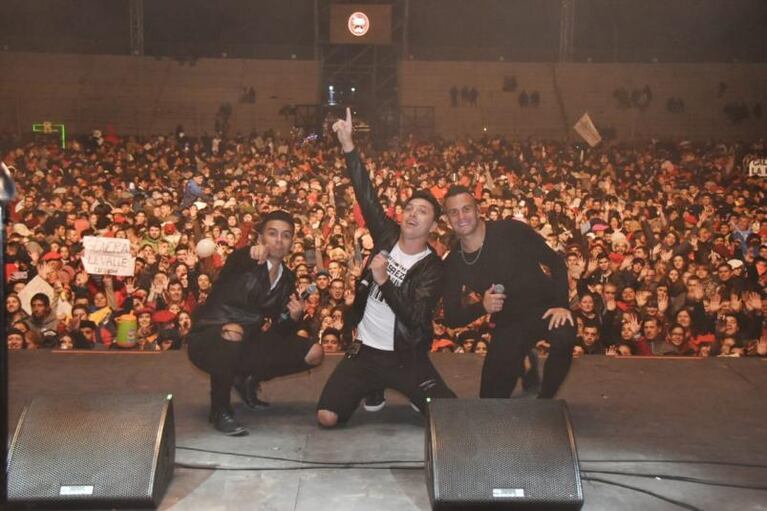 Banda XXI cantó con El Chaqueño Palavecino