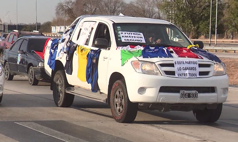 Banderazo y caravana por el regreso del fútbol amateur en Córdoba