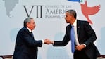 Barack Obama y Raúl Castro en el marco de la VII Cumbre de las Américas  (Foto: La Nación)