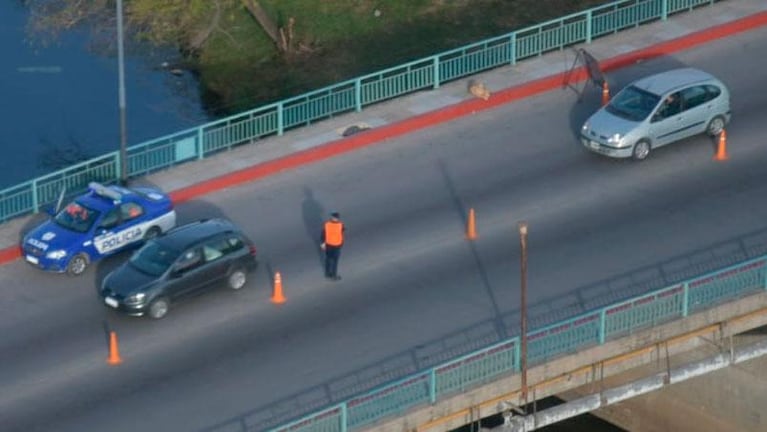 Barbijo en el auto y multas: qué controla la Policía en Córdoba