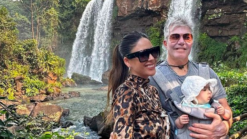 Barby Franco junto a Fernando Burlando y su beba de vacaciones.