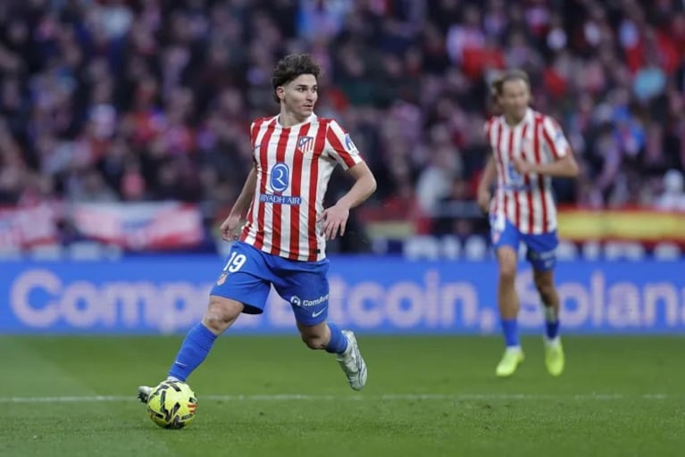Barcelona va por Julián Álvarez: la descomunal cifra que ofertó y la respuesta del Atlético