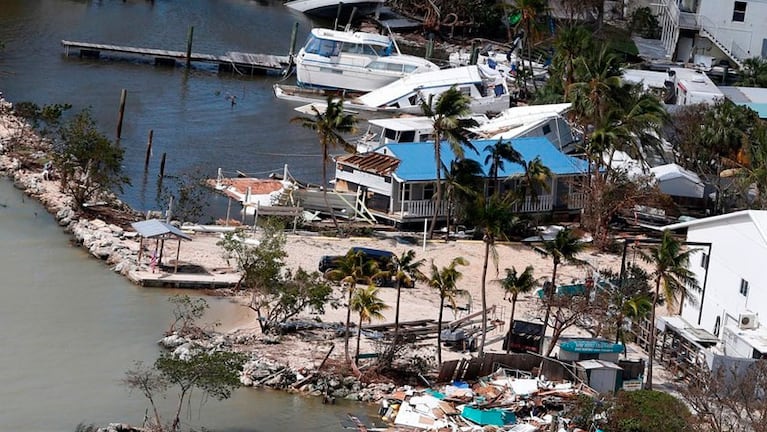 Barcos arrastrados, desechos y casas destruidas en Cayo Largo, Florida.  Foto:  AP