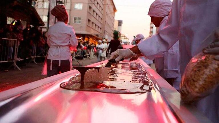 Bariloche presentó la barra de chocolate más larga del mundo