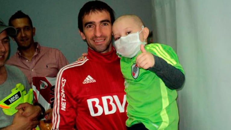 Barovero le cumplió el sueño a Valentino. Foto: Twitter @danisamd