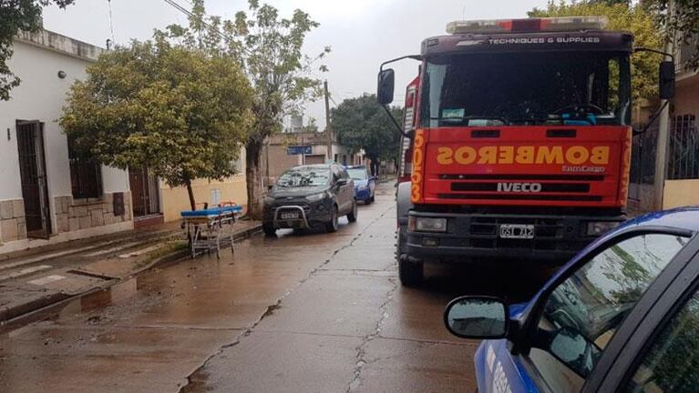 barrio-general-urquiza-pozo-accidente-mujer-bomberos 