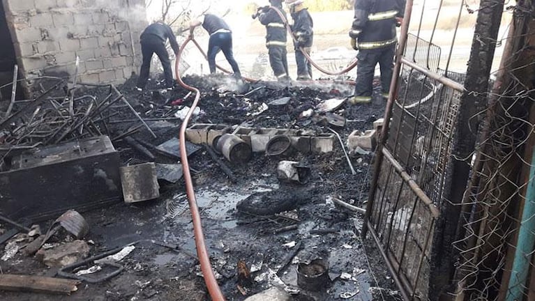 Barrio Miralta: perdió su casa tras un incendio en el basural