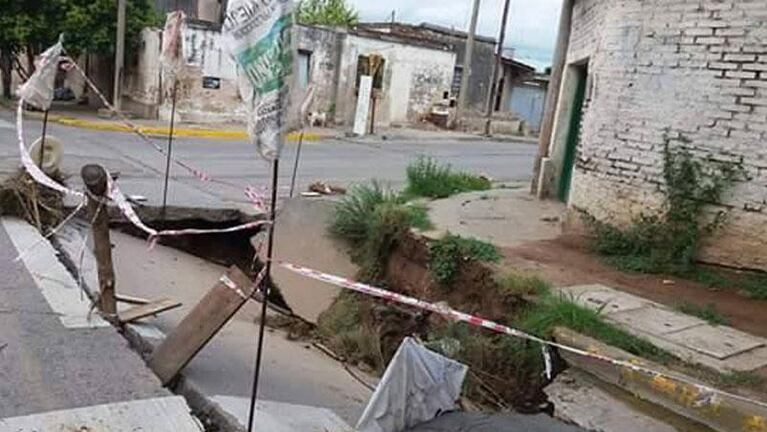Barrio Suárez: una calle se está hundiendo hace cinco días