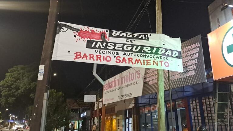 "Basta!", el grito de los vecinos de barrio Sarmiento.