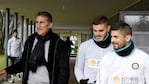 Bauza, Icardi y Banega, durante la visita del técnico al Inter. 