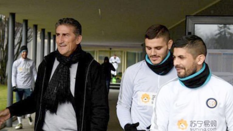 Bauza, Icardi y Banega, durante la visita del técnico al Inter. 