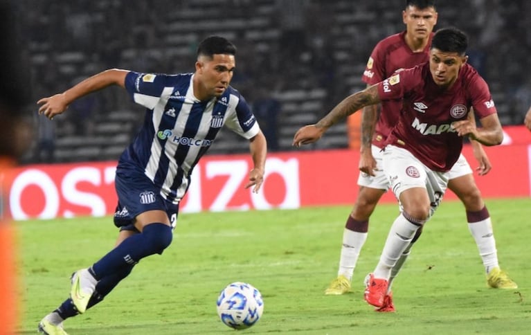 Bebelo Reynoso entró en la derrota de Talleres ante Lanús.