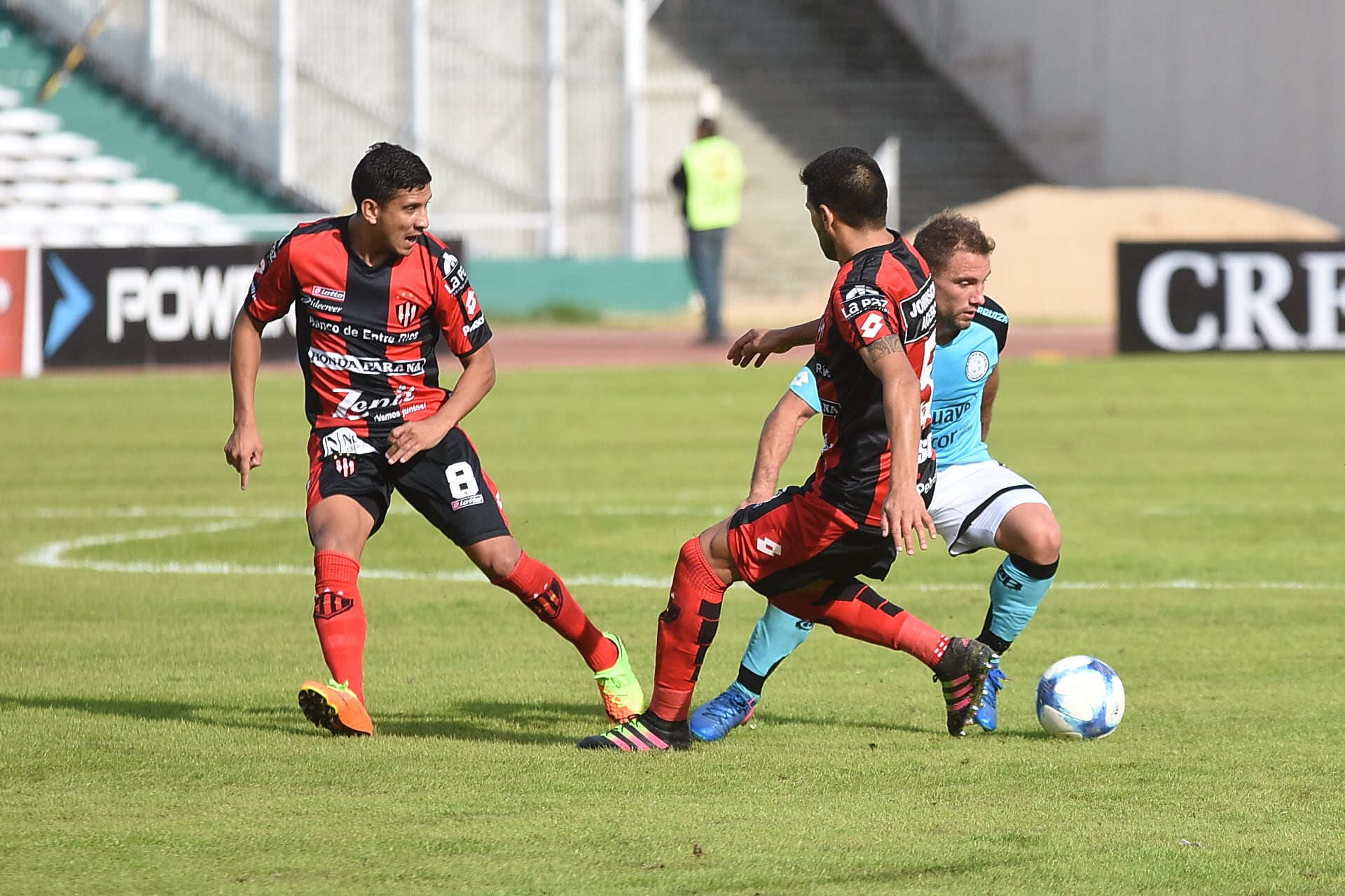 Belgrano contra Patronato, en el segundo partido sin público. Foto: Lucio Casalla / ElDoce.tv