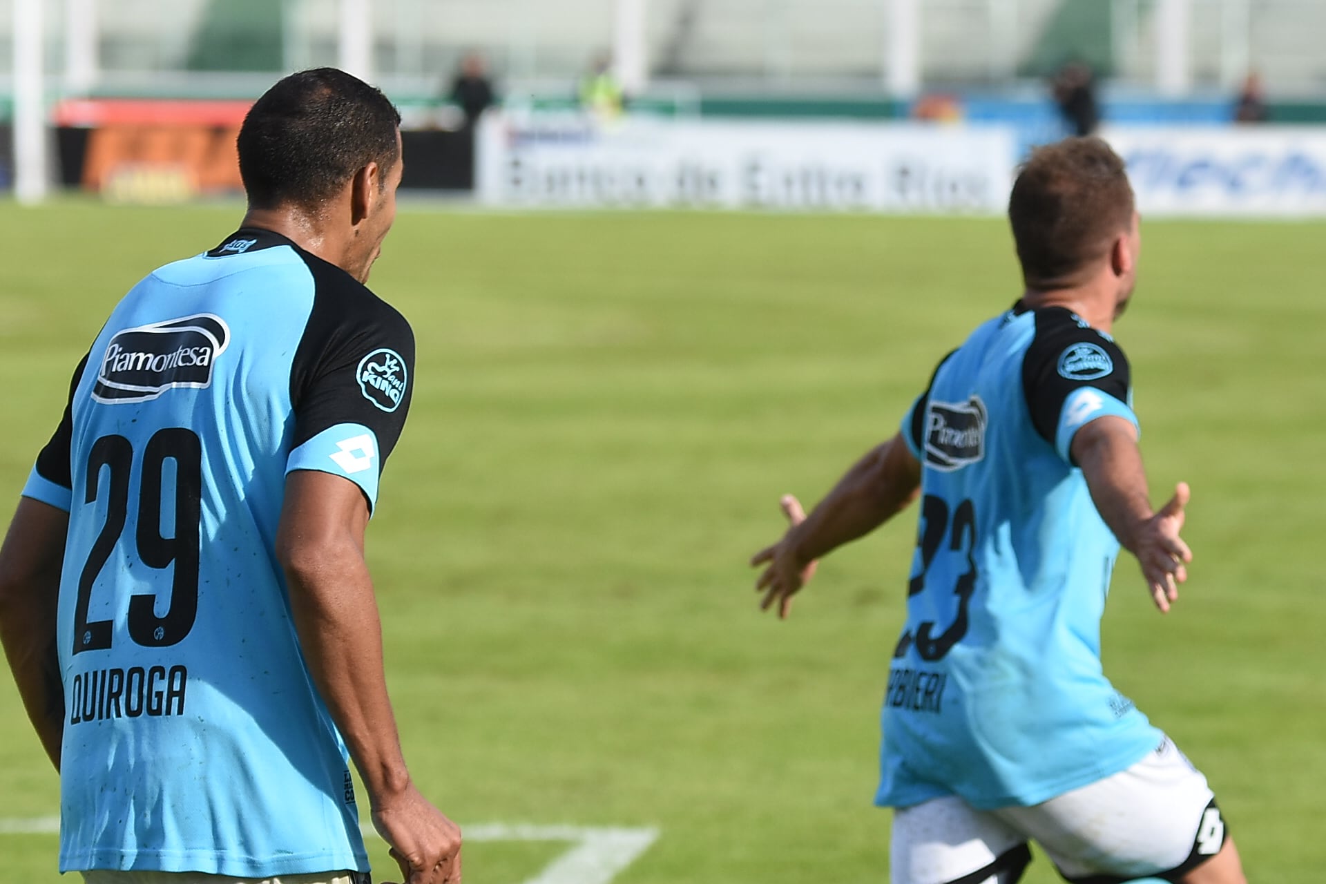 Belgrano contra Patronato, en el segundo partido sin público. Foto: Lucio Casalla / ElDoce.tv