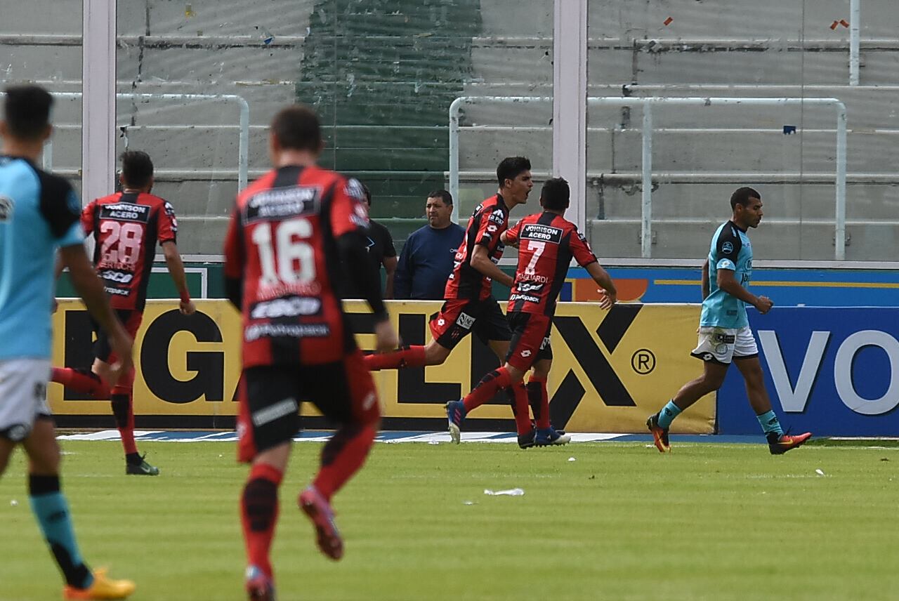 Belgrano contra Patronato, en el segundo partido sin público. Foto: Lucio Casalla / ElDoce.tv