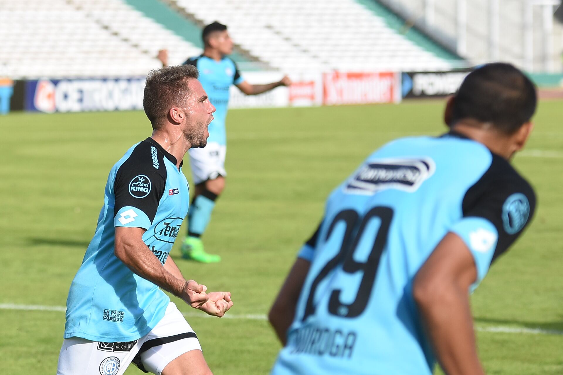 Belgrano contra Patronato, en el segundo partido sin público. Foto: Lucio Casalla / ElDoce.tv