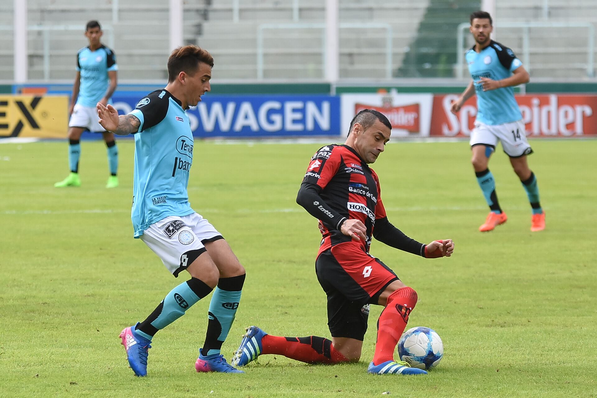 Belgrano contra Patronato, en el segundo partido sin público. Foto: Lucio Casalla / ElDoce.tv