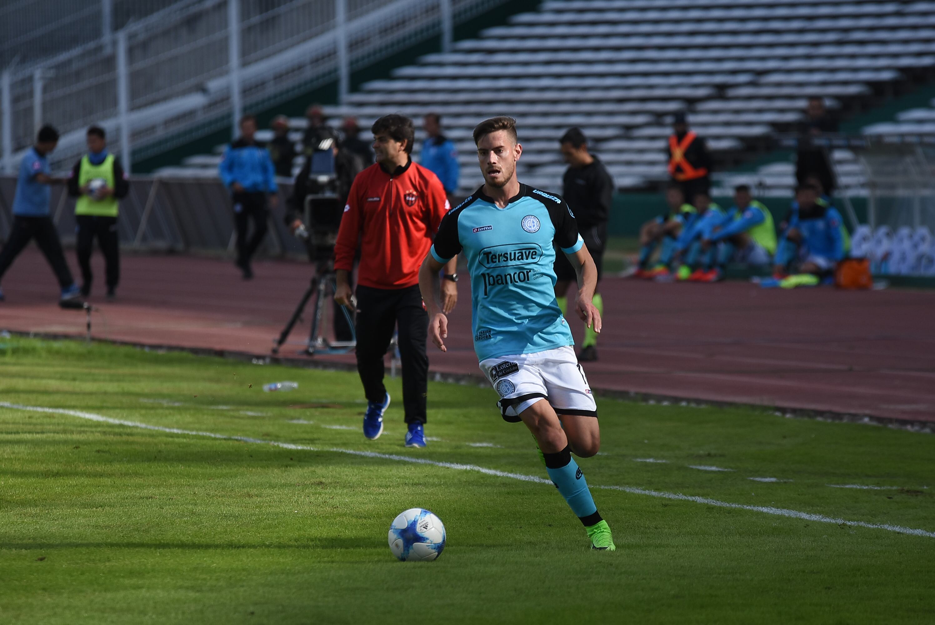 Belgrano contra Patronato, en el segundo partido sin público. Foto: Lucio Casalla / ElDoce.tv