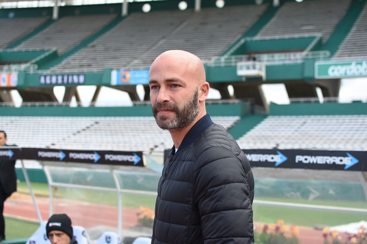 Belgrano contra Patronato, en el segundo partido sin público. Foto: Lucio Casalla / ElDoce.tv